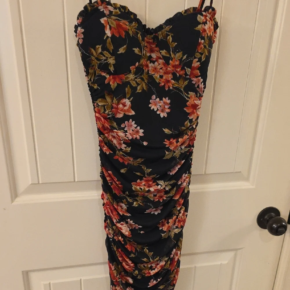 Windsor Black Floral Sweetheart Ruched Midi Dress - Picture 4 of 6